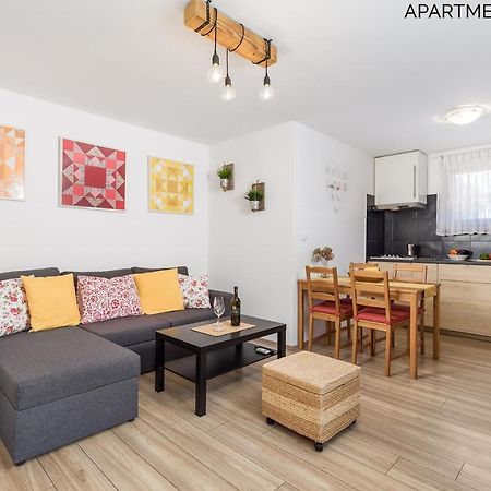 Apartments Alyss Ловран Екстер'єр фото