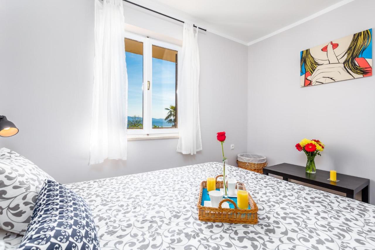 Apartments Alyss Ловран Екстер'єр фото