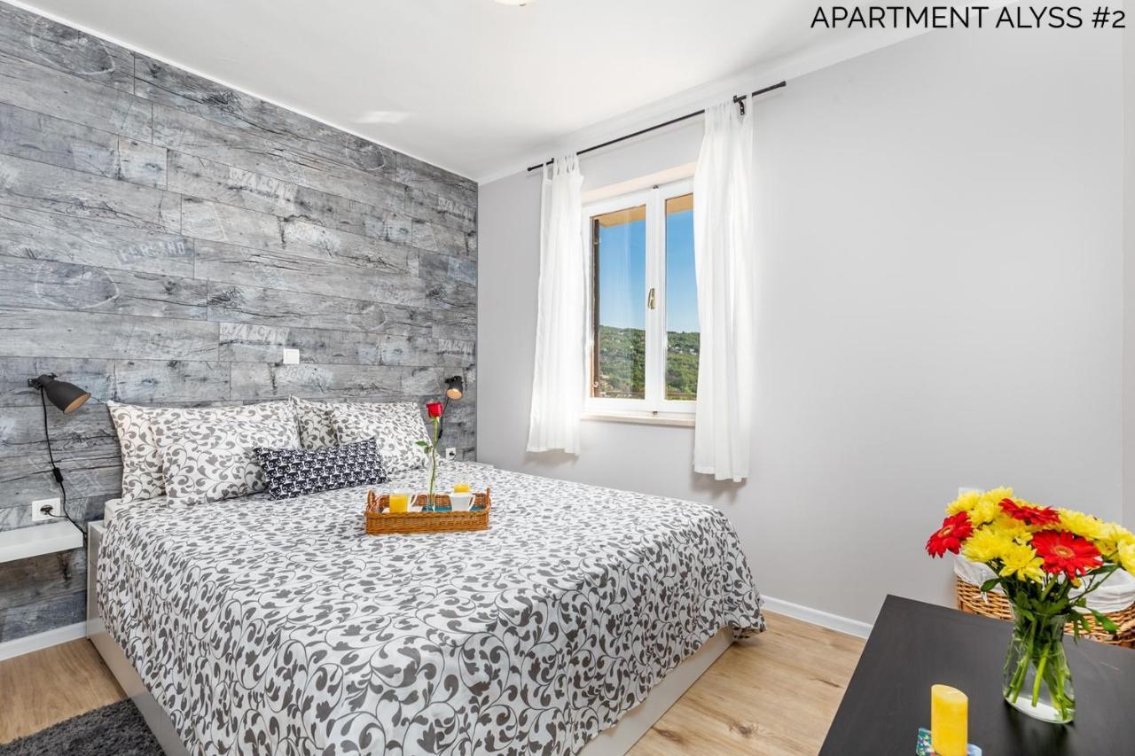 Apartments Alyss Ловран Екстер'єр фото